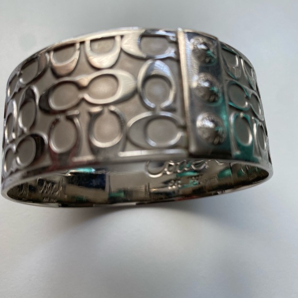 I inch wide, retro Coach bangle. Great condition. - Picture 4 of 8